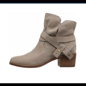 Ugg Australia Womens Elora Leather Almond Booties